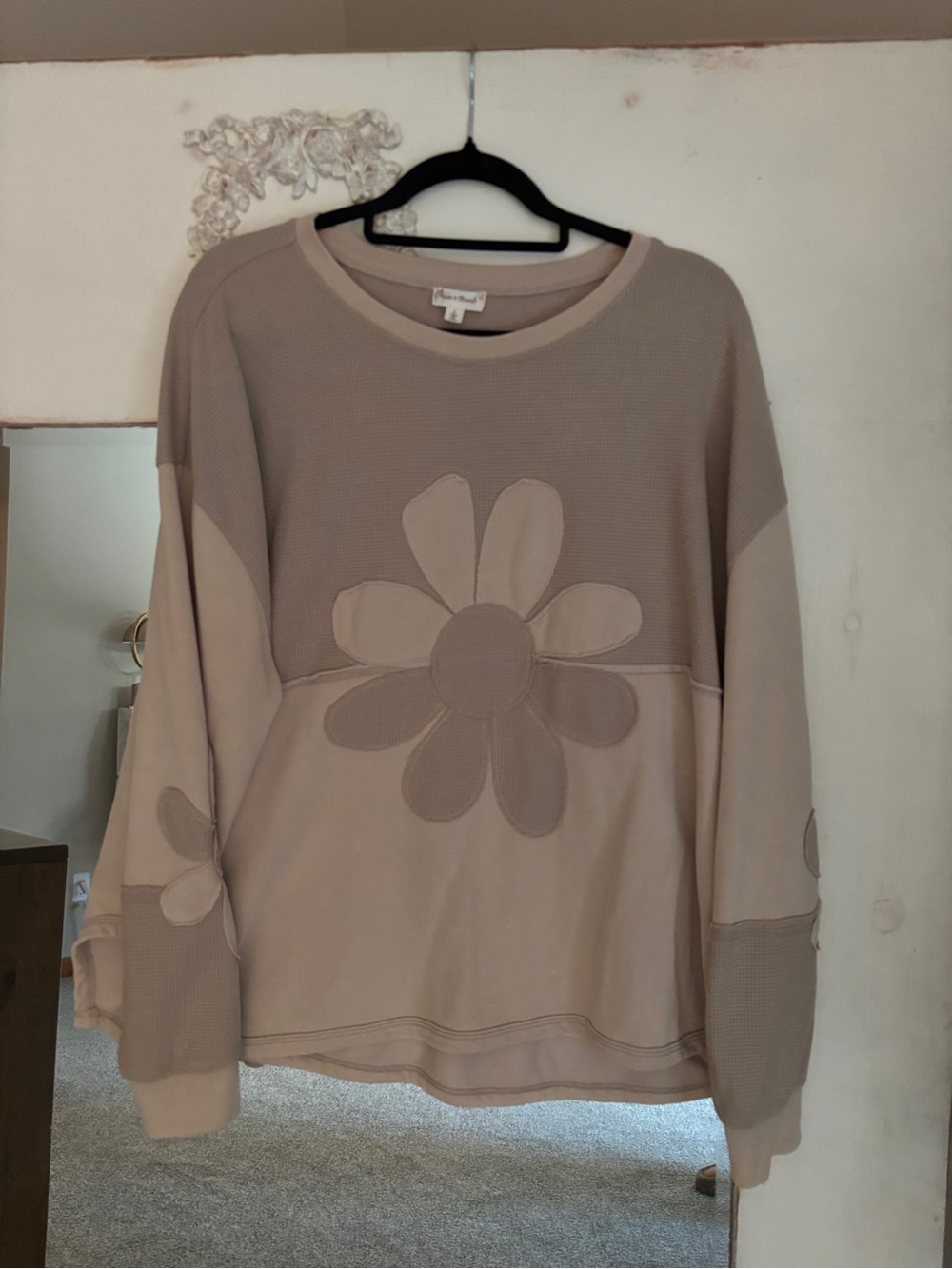 Hem & Thread Neutral Colorblock Waffle Knit Flower Patch Top Boho
- Size L